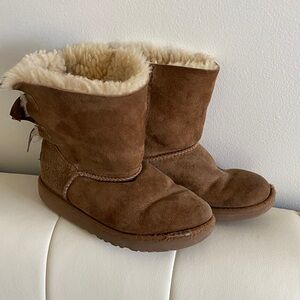 Tan UGG Bailey Bow kids
